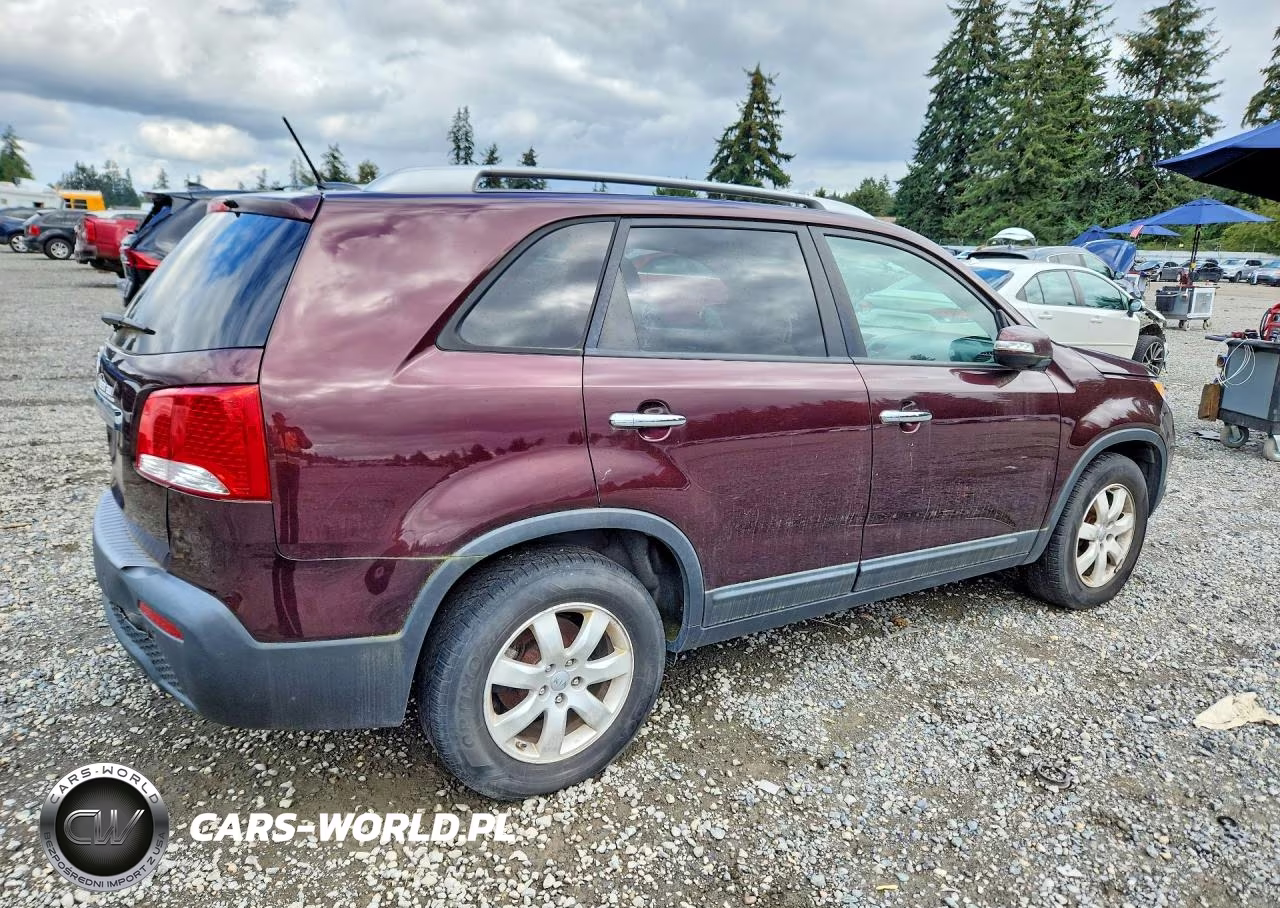 2013 Kia Sorento Lx VIN:5XYKT3A63DG353790 - 3