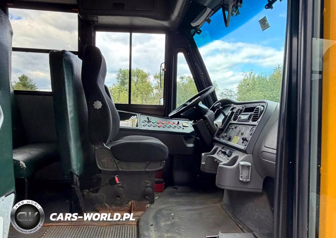 2015 Freightliner Chassis B2B VIN:4UZABRDU4FCFW9648 - 5