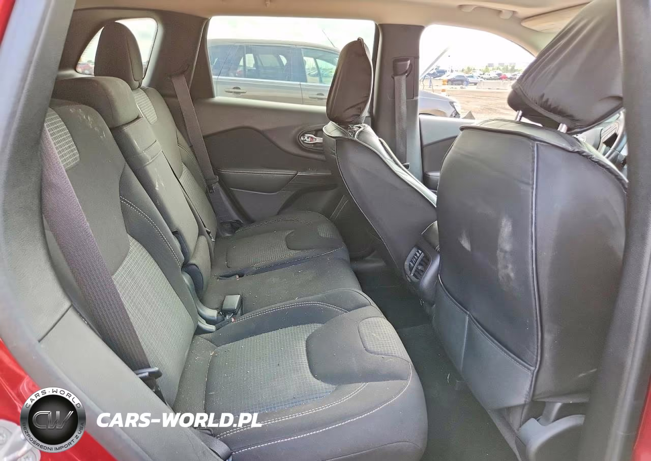 2016 Jeep Cherokee Latitude VIN:1C4PJMCSXGW146008 - 10