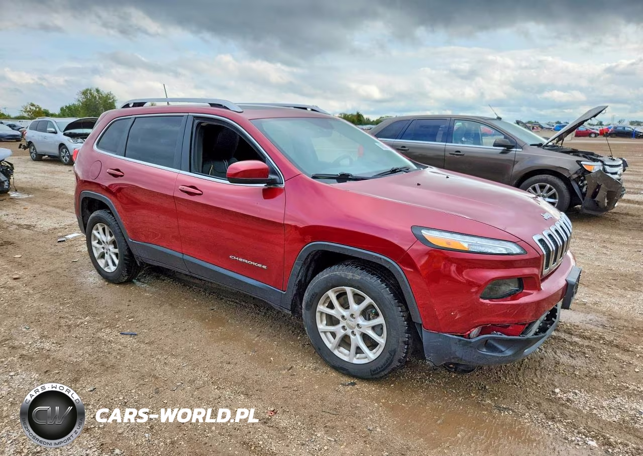 2016 Jeep Cherokee Latitude VIN:1C4PJMCSXGW146008 - 4