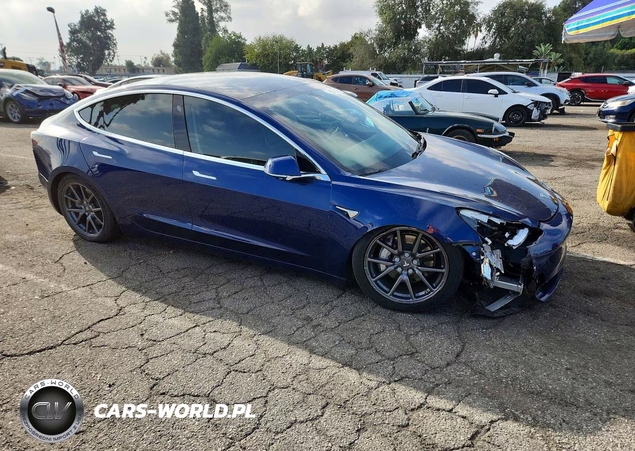 2019 Tesla Model 3 VIN:5YJ3E1EAXKF411741 - 4