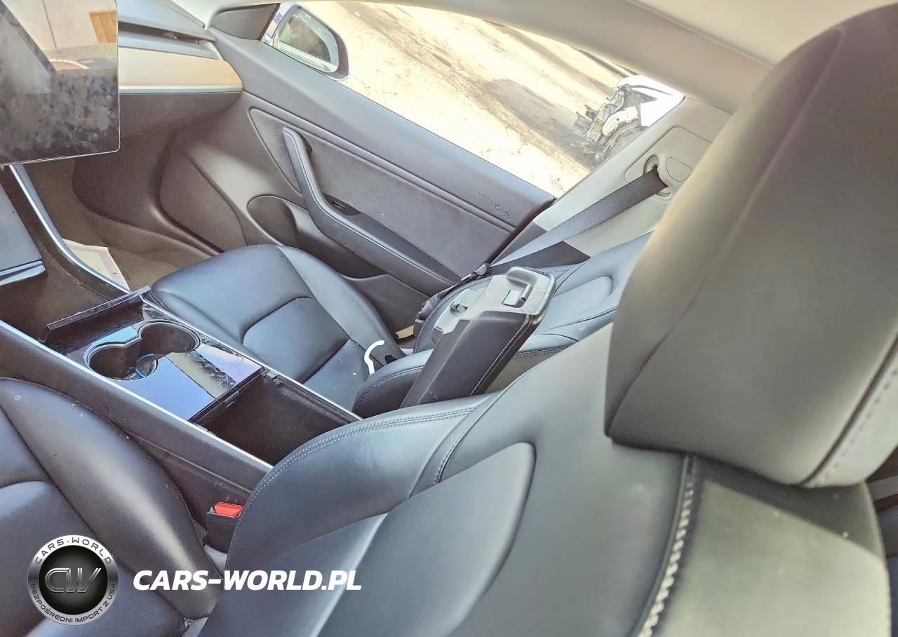2019 Tesla Model 3 VIN:5YJ3E1EAXKF411741 - 8