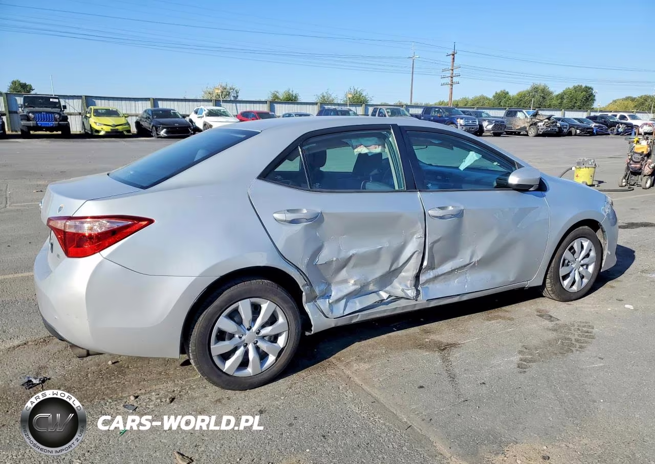 2017 Toyota Corolla Le VIN:2T1BURHE7HC929086 - 3