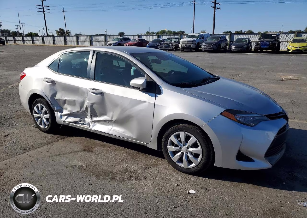 2017 Toyota Corolla Le VIN:2T1BURHE7HC929086 - 4