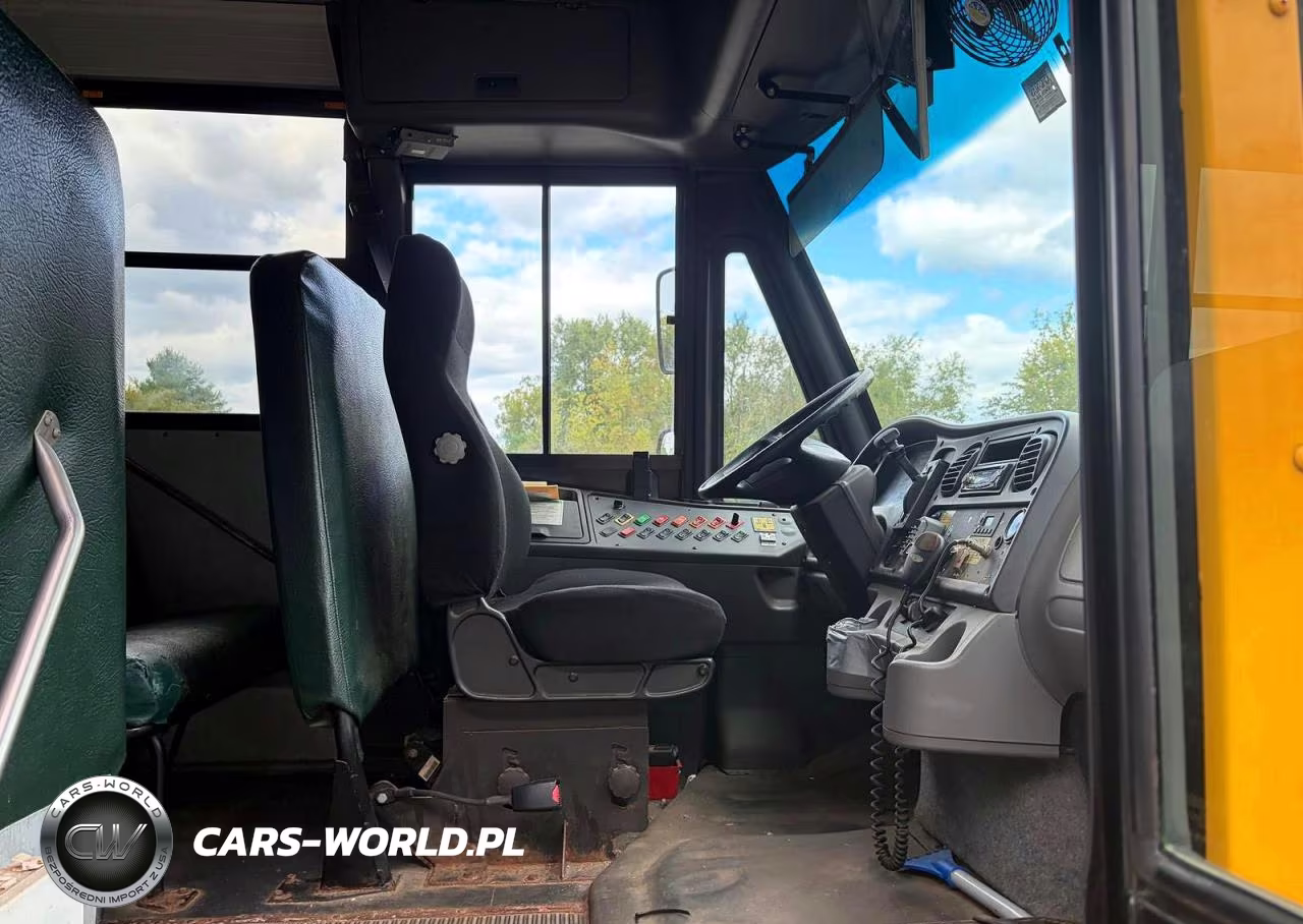 2015 Freightliner Chassis B2B VIN:4UZABRDU7FCFW9496 - 5