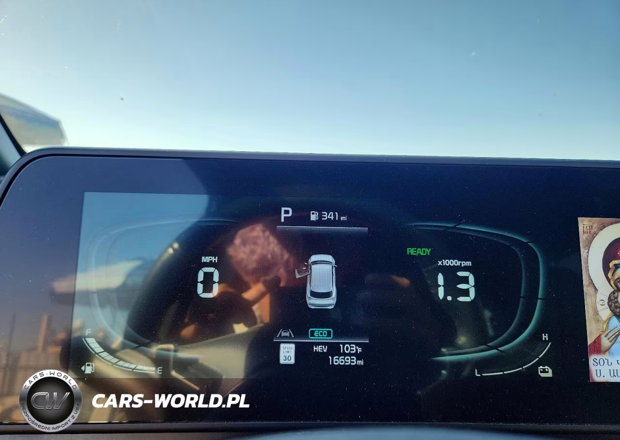 2025 Kia Sportage X Line VIN:KNDPYDDH8S7201394 - 9