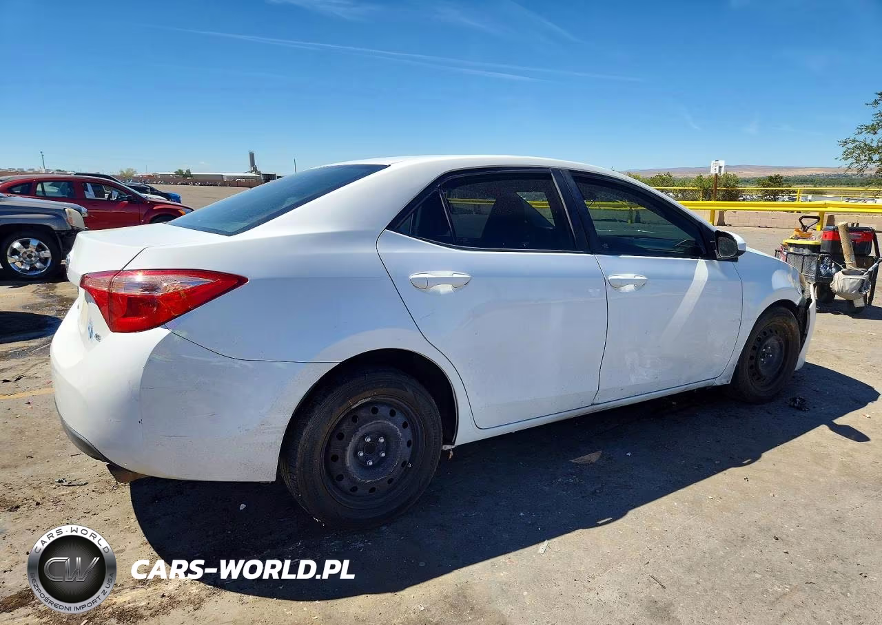 2018 Toyota Corolla Le VIN:2T1BURHE7JC971036 - 3
