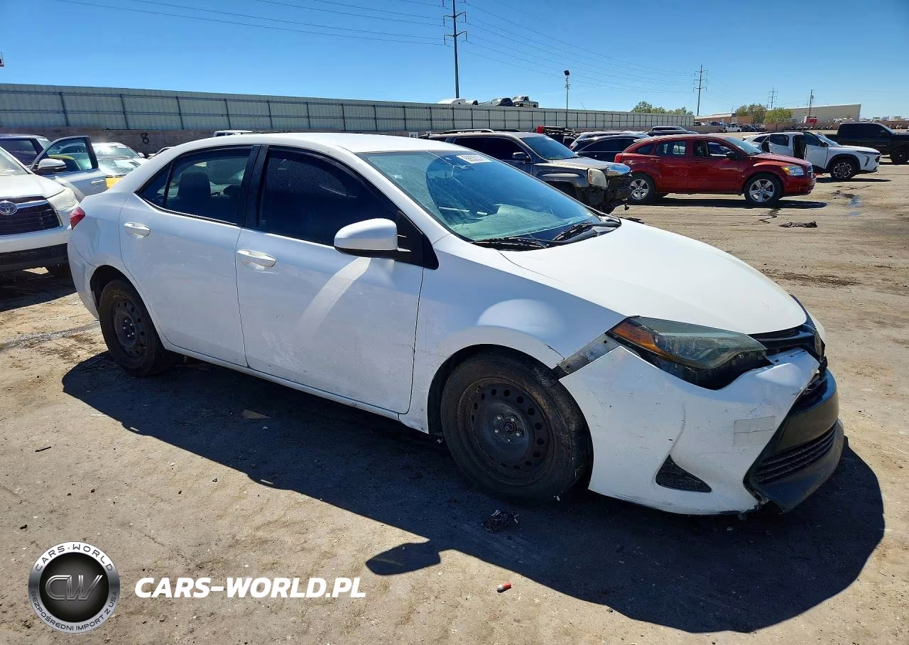 2018 Toyota Corolla Le VIN:2T1BURHE7JC971036 - 4