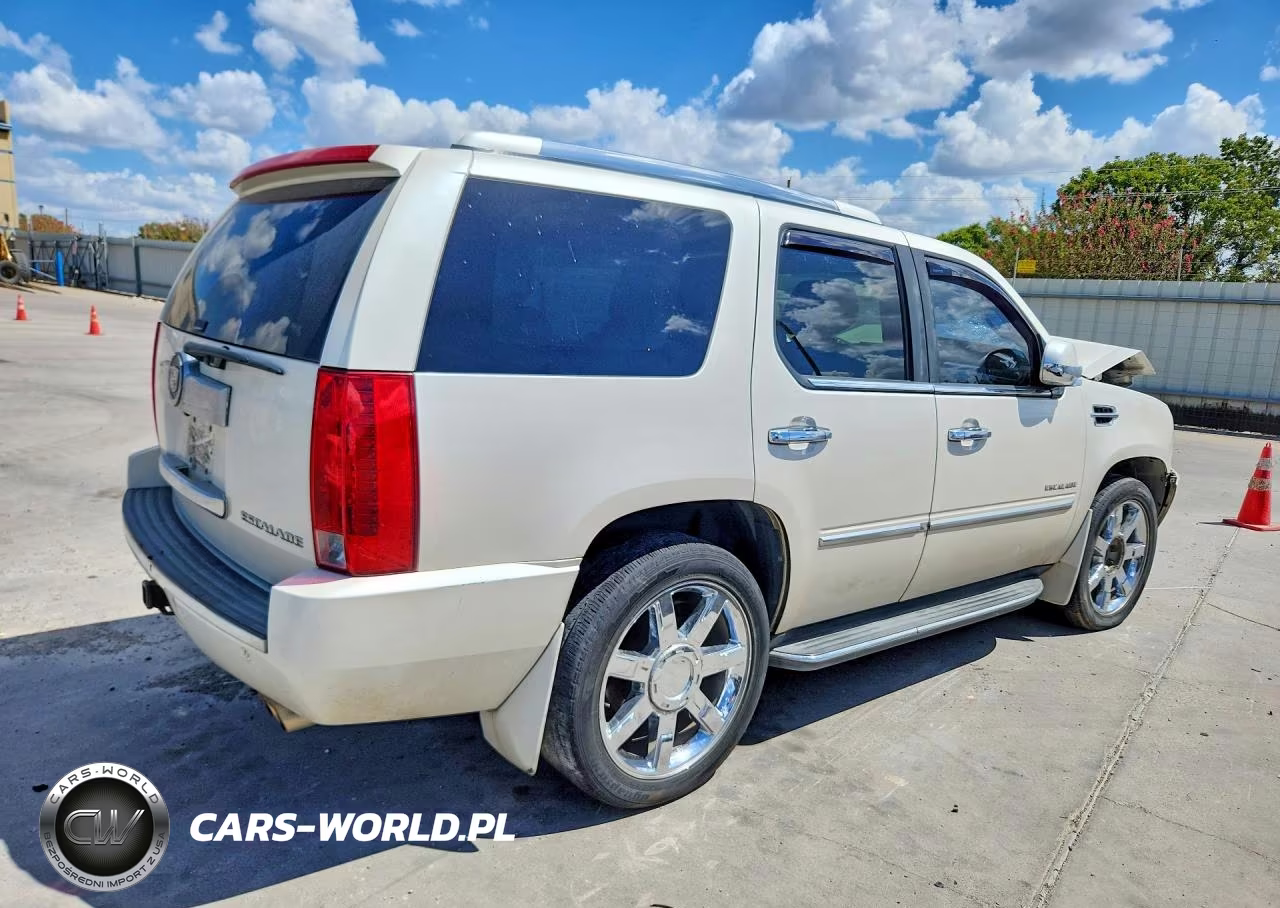 2011 Cadillac Escalade VIN:1GYS4AEFXBR329913 - 3
