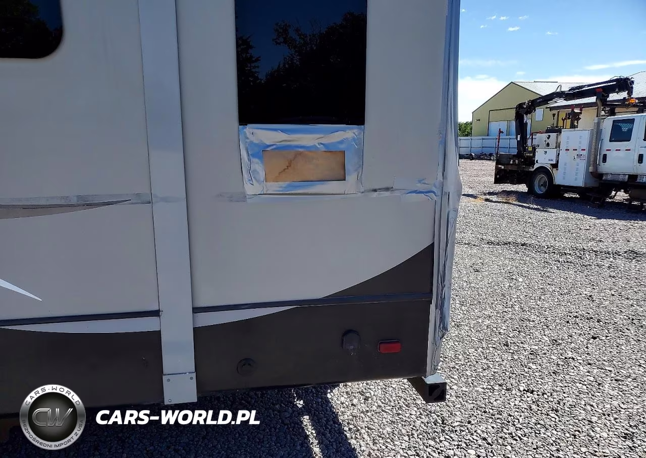 2015 Keystone Montana Camper VIN:4YDF30525FA740963 - 9