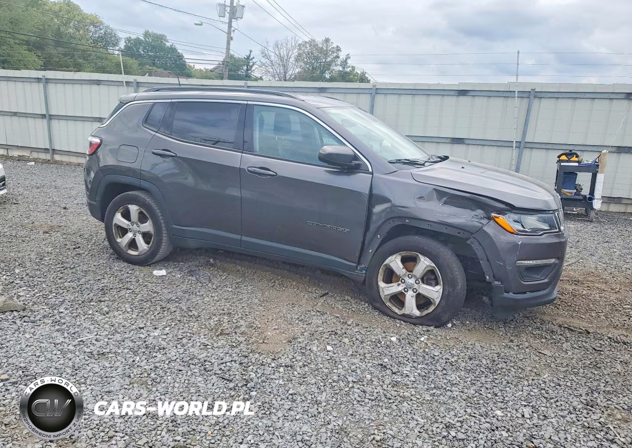 2019 Jeep Compass Latitude VIN:3C4NJDBBXKT801159 - 4
