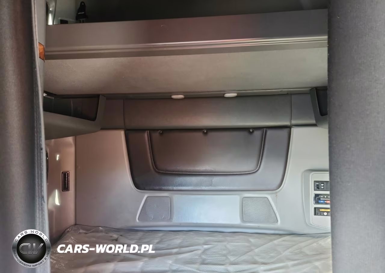 2018 International Lt625 VIN:3HSDZAPR5JN417292 - 4
