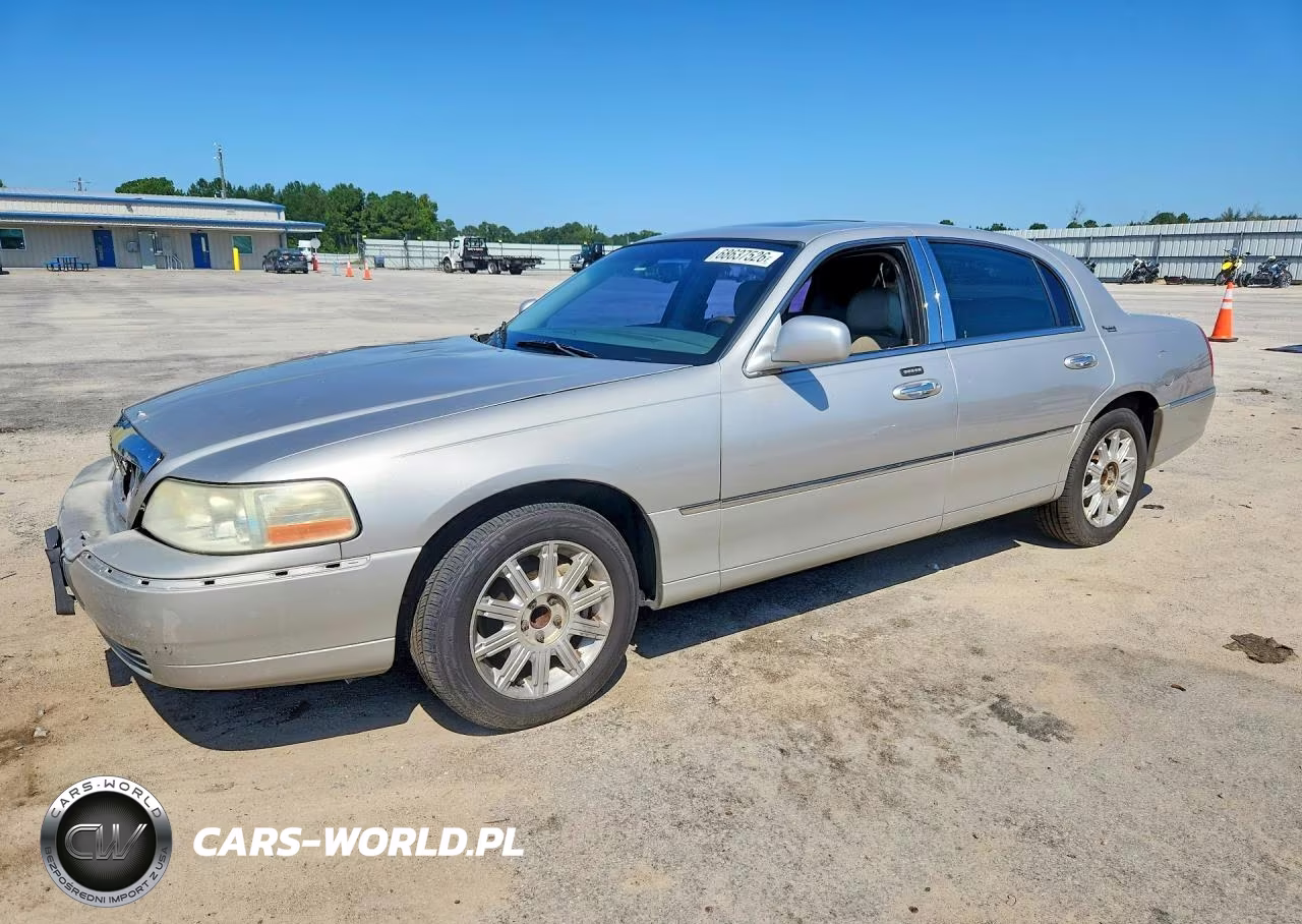 2006 Lincoln Town Car Signature Limited