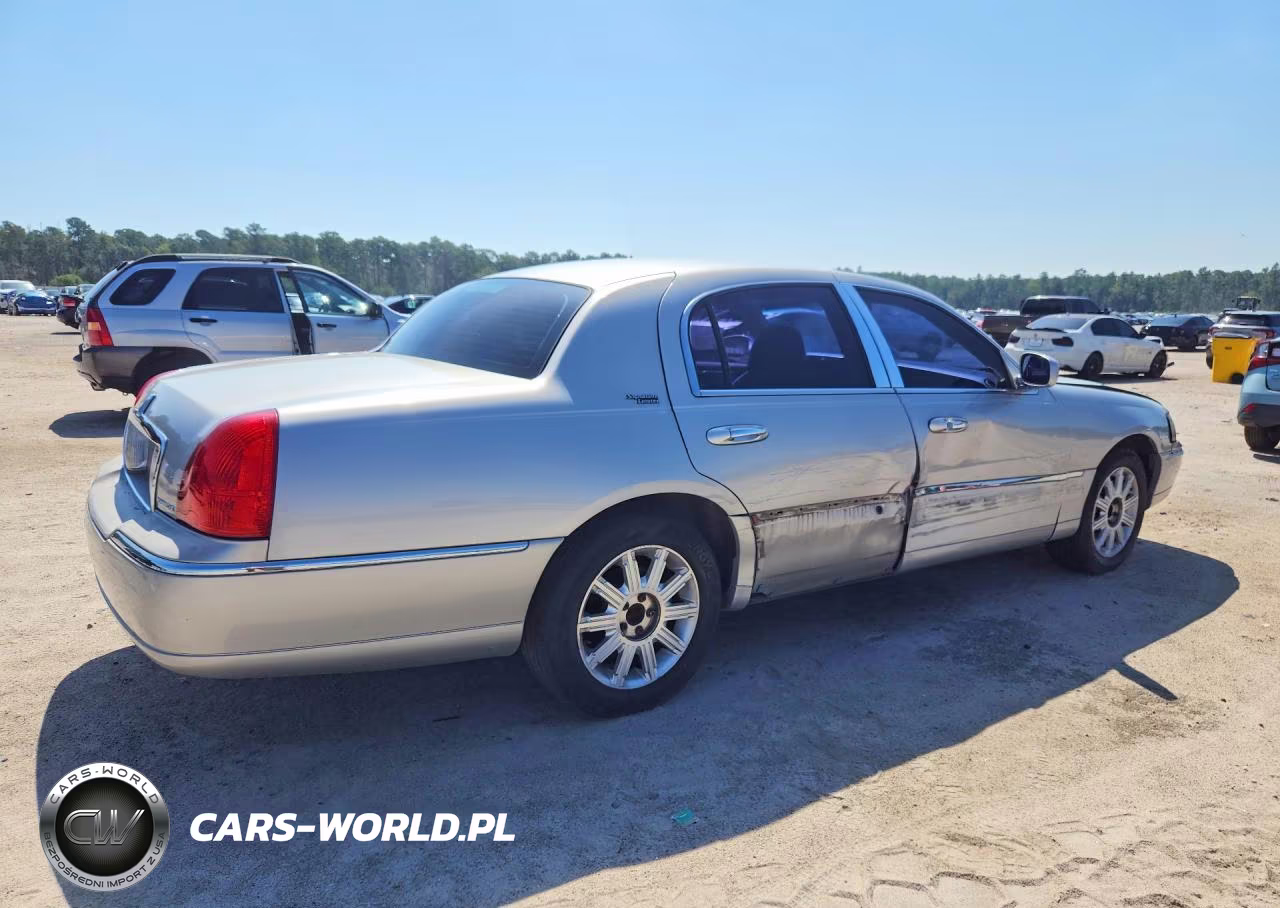 2006 Lincoln Town Car Signature Limited VIN:1LNHM82W16Y646189 - 3