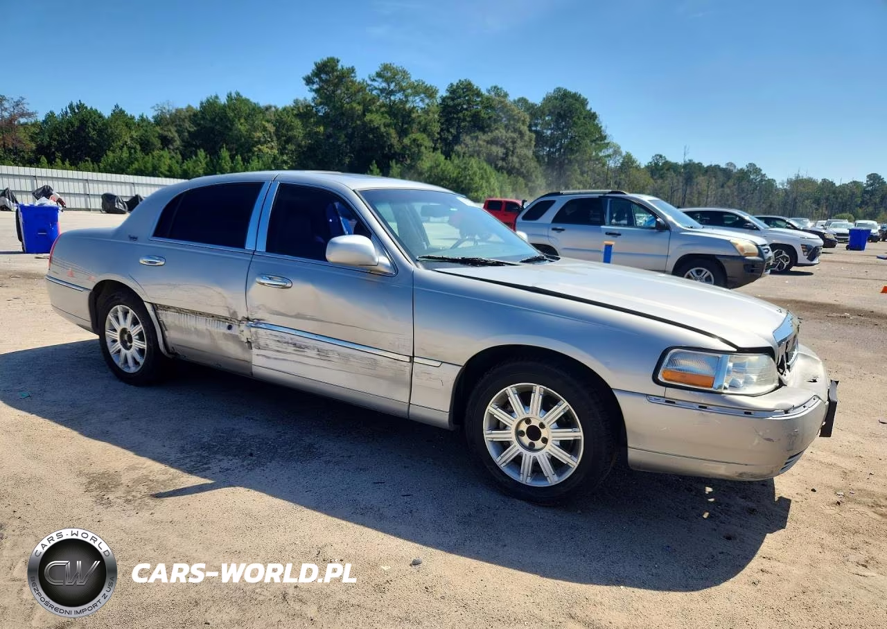 2006 Lincoln Town Car Signature Limited VIN:1LNHM82W16Y646189 - 4