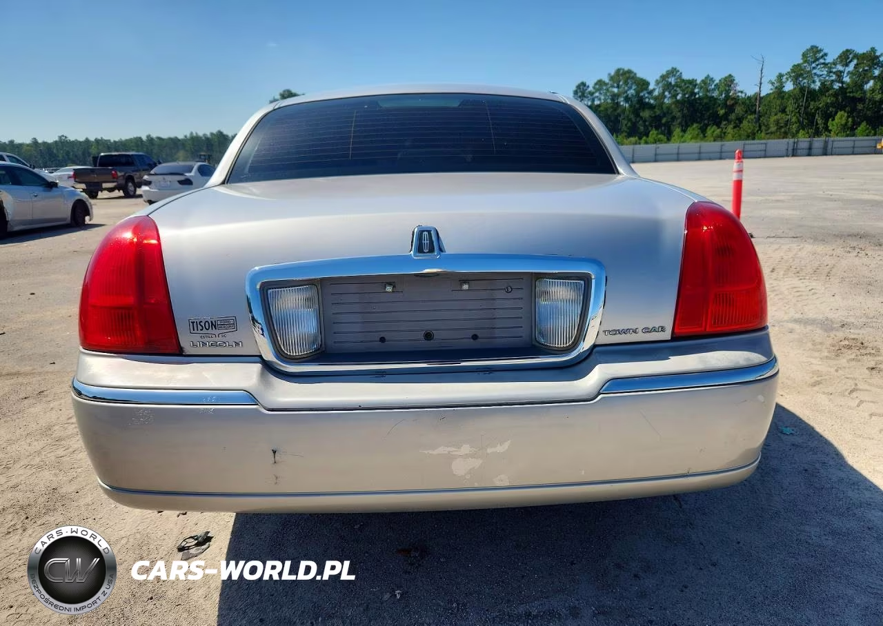 2006 Lincoln Town Car Signature Limited VIN:1LNHM82W16Y646189 - 6