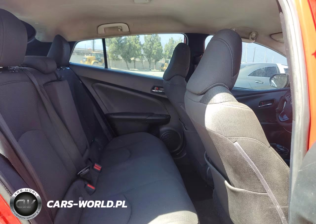 2020 Toyota Prius Le VIN:JTDKARFU1L3104522 - 10
