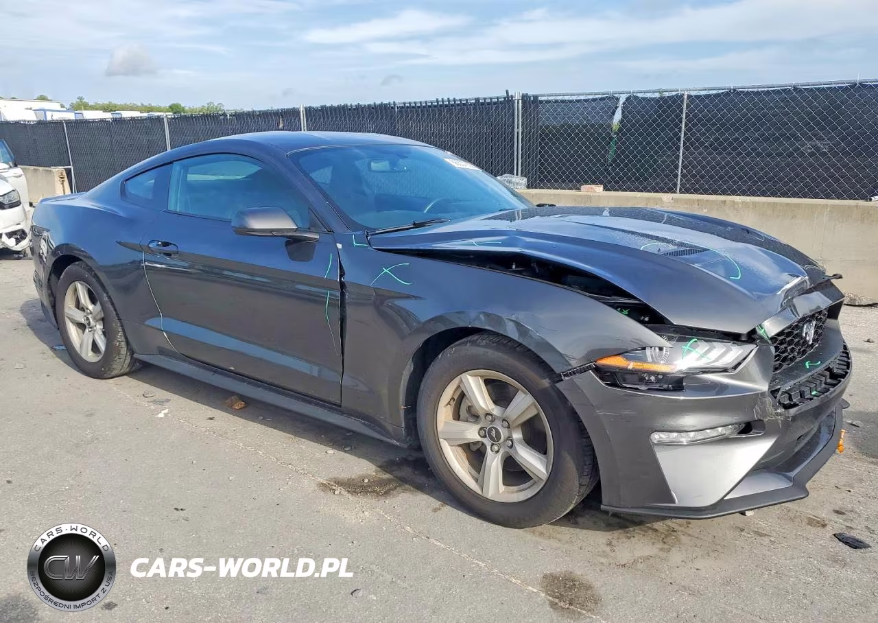 2018 Ford Mustang VIN:1FA6P8TH6J5121552 - 4