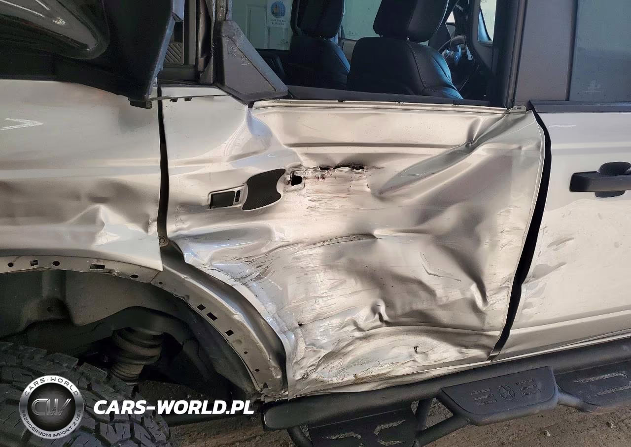 2021 Ford Bronco Base VIN:1FMEE5DH6MLA61356 - 11