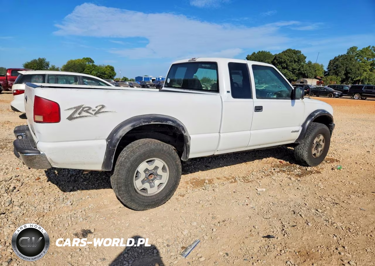 2002 Chevrolet S Truck S10 VIN:1GCCT19W428161540 - 3