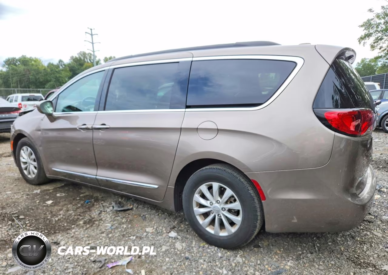 2017 Chrysler Pacifica Touring L VIN:2C4RC1BG3HR763856 - 2