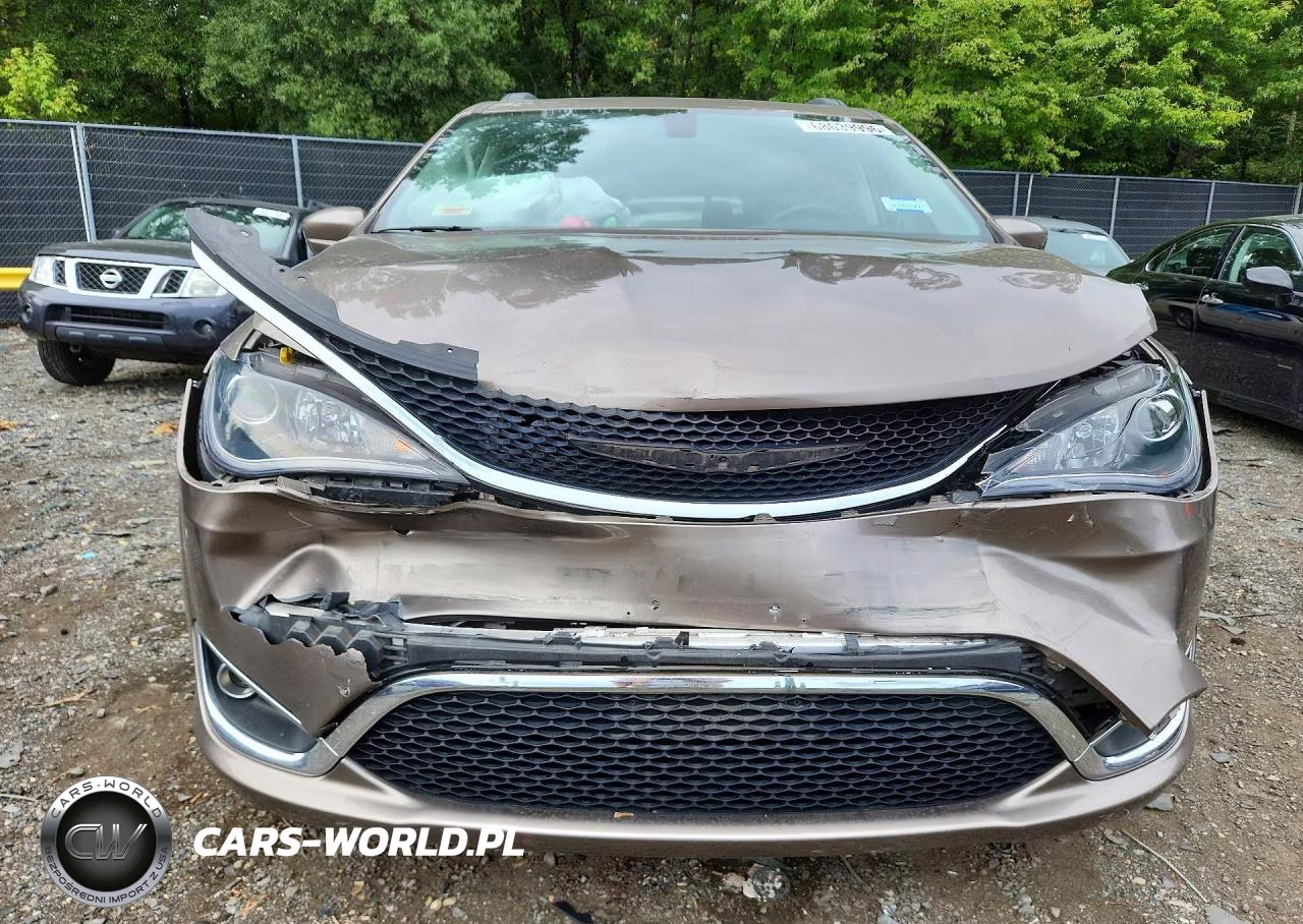 2017 Chrysler Pacifica Touring L VIN:2C4RC1BG3HR763856 - 5