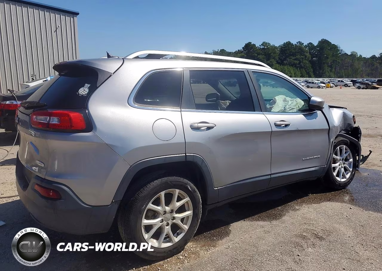 2016 Jeep Cherokee Latitude VIN:1C4PJLCBXGW200322 - 3