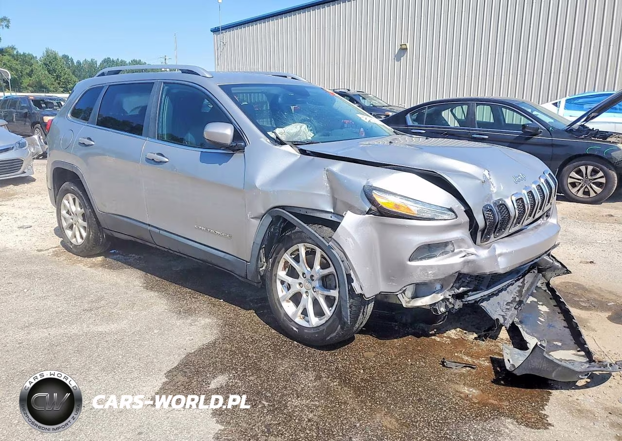 2016 Jeep Cherokee Latitude VIN:1C4PJLCBXGW200322 - 4