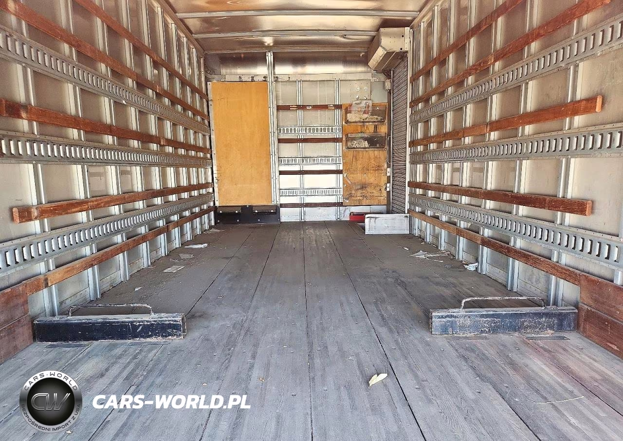 2018 Hino 195 Box Truck VIN:JHHSDM2H0JK006164 - 10