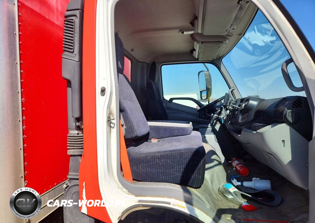 2018 Hino 195 Box Truck VIN:JHHSDM2H0JK006164 - 11
