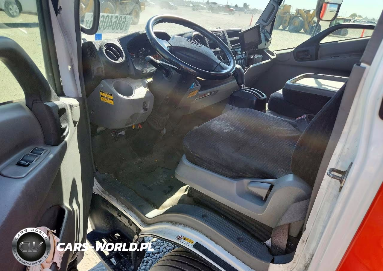 2018 Hino 195 Box Truck VIN:JHHSDM2H0JK006164 - 8