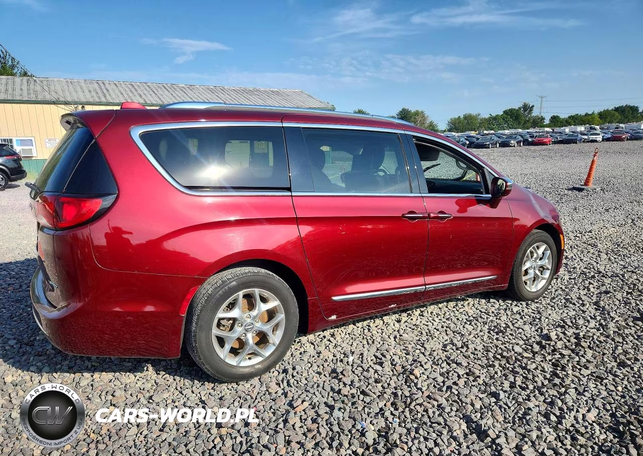 2018 Chrysler Pacifica Limited VIN:2C4RC1GG8JR251573 - 3