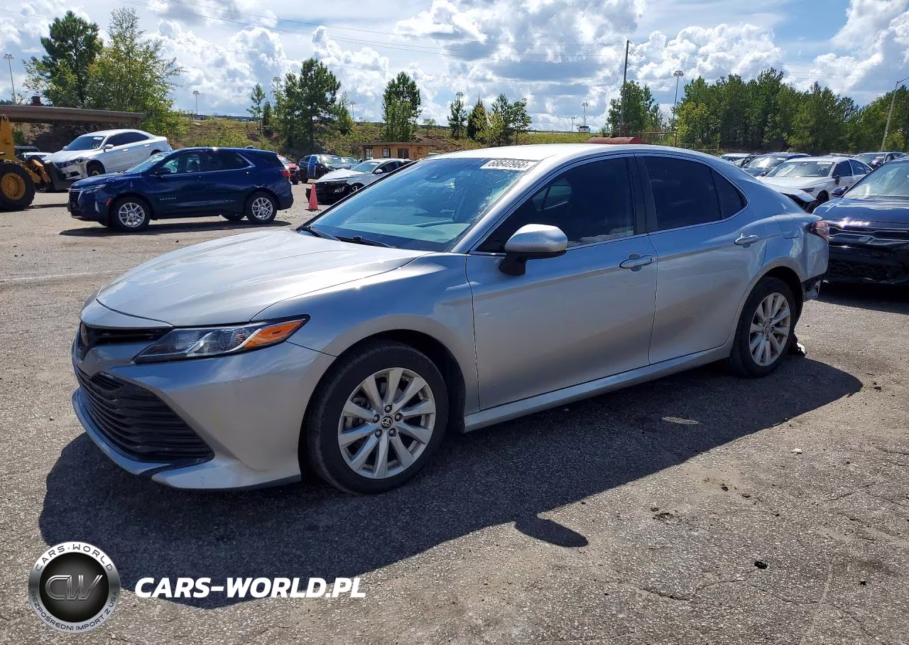 2020 Toyota Camry Le – zdjęcie 1 z 13