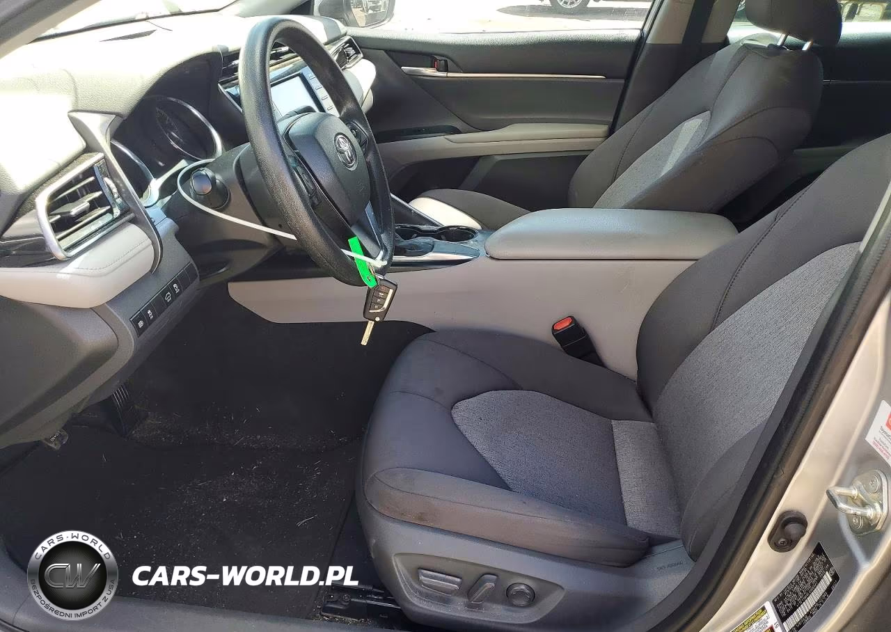 2020 Toyota Camry Le VIN:4T1C11AK8LU966623 - 7
