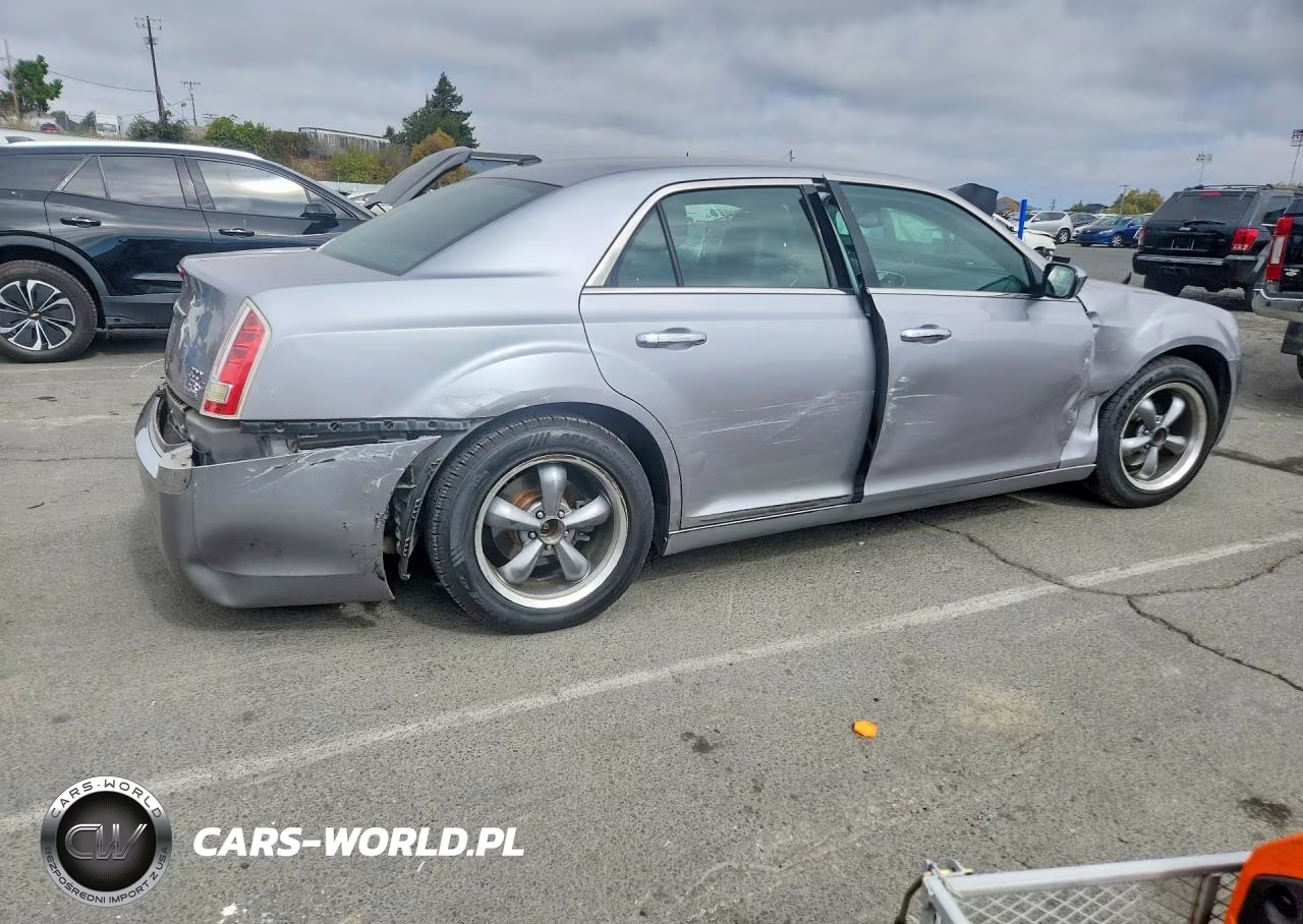 2013 Chrysler 300C VIN:2C3CCAEG8DH620777 - 3