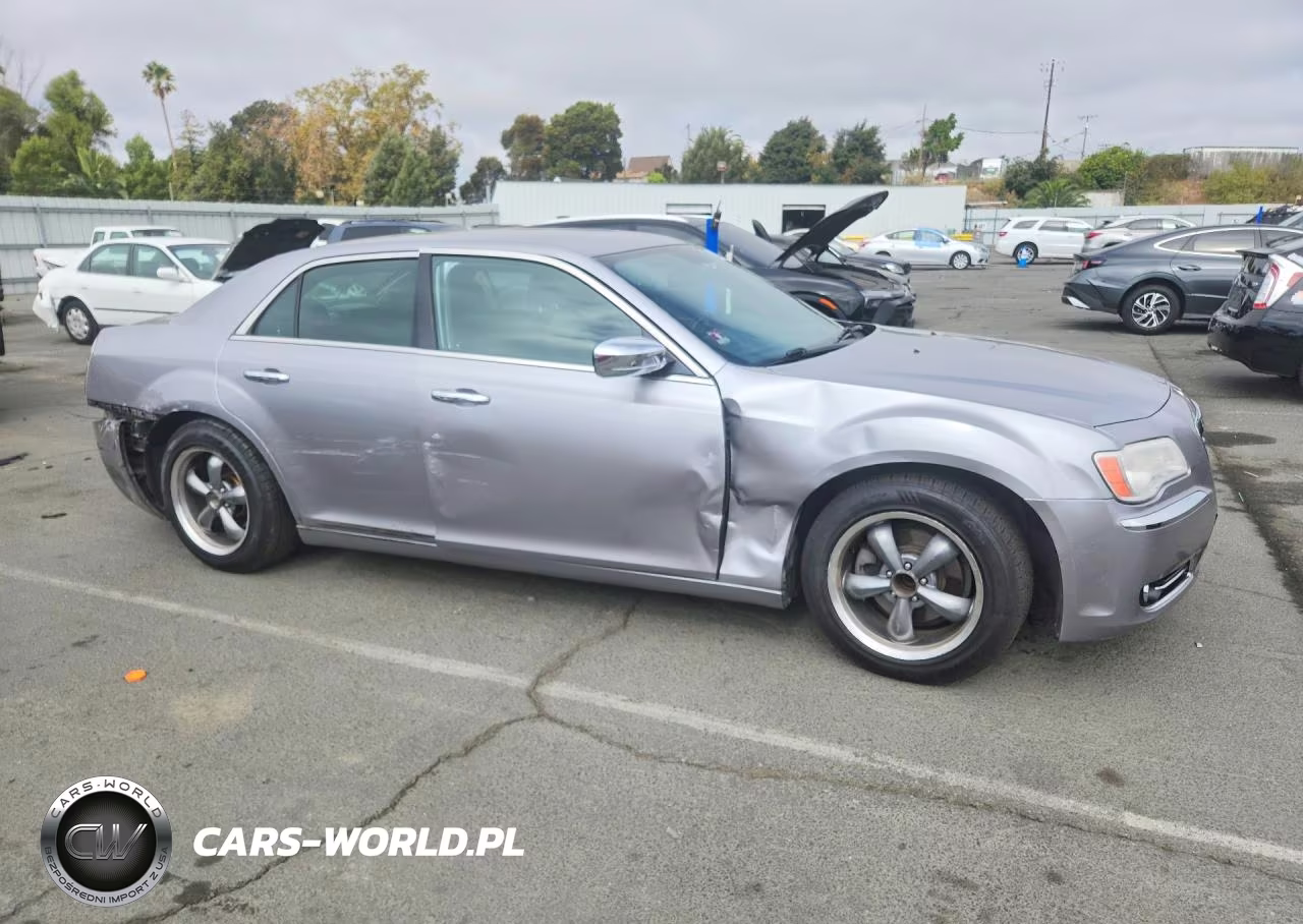 2013 Chrysler 300C VIN:2C3CCAEG8DH620777 - 4
