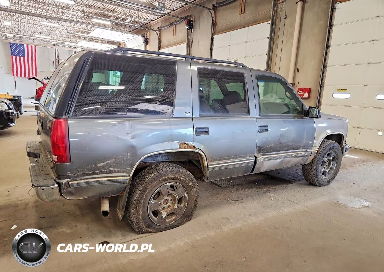 1999 Chevrolet Tahoe K1500 VIN:1GNEK13R0XJ565845 - 3