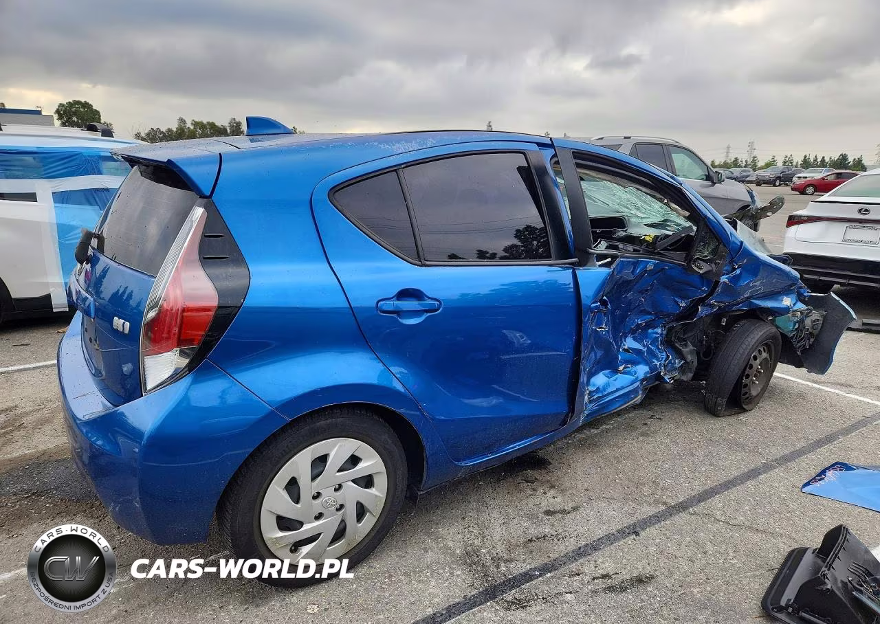 2016 Toyota Prius C One VIN:JTDKDTB33G1589362 - 3