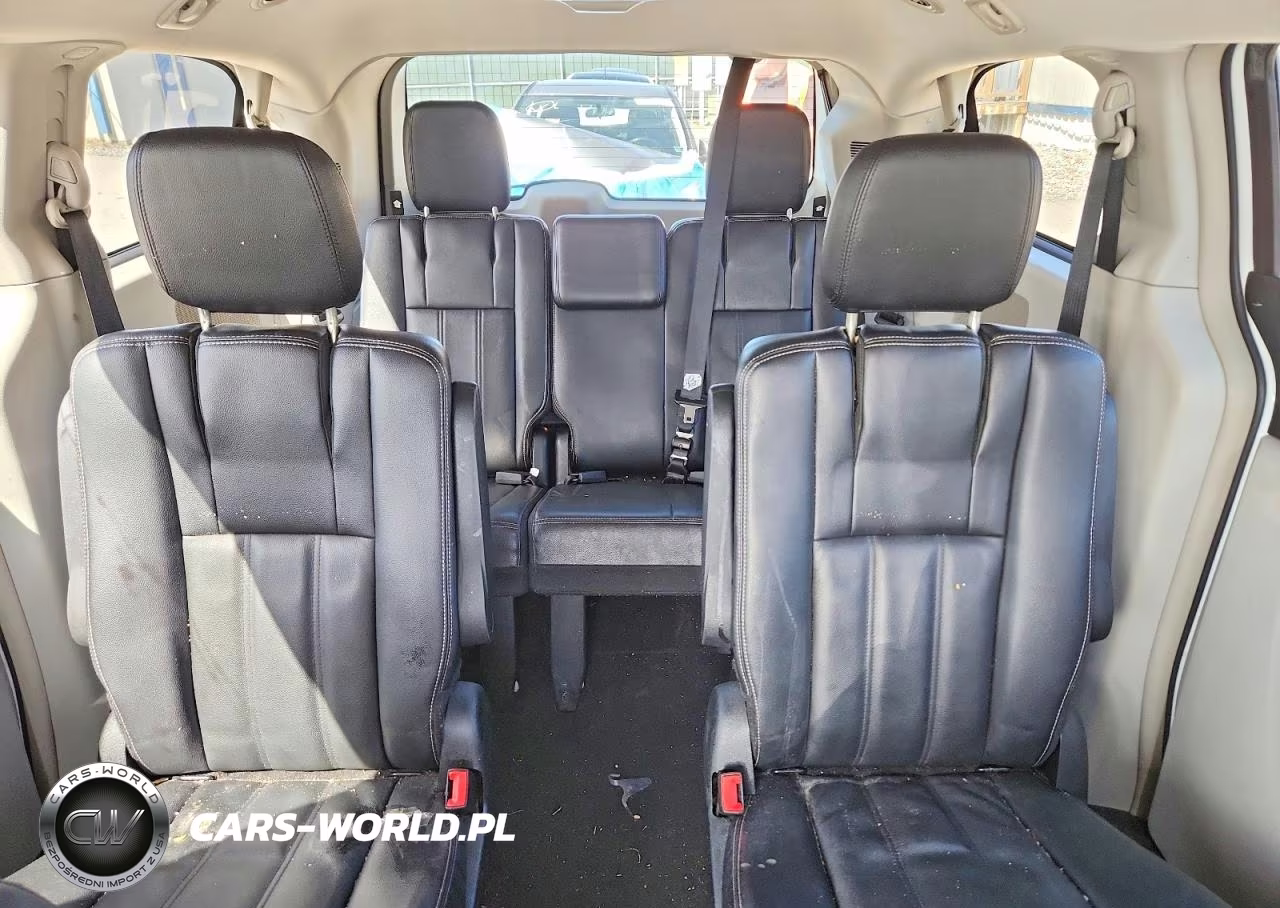 2013 Chrysler Town & Country Touring VIN:2C4RC1BG4DR663680 - 10