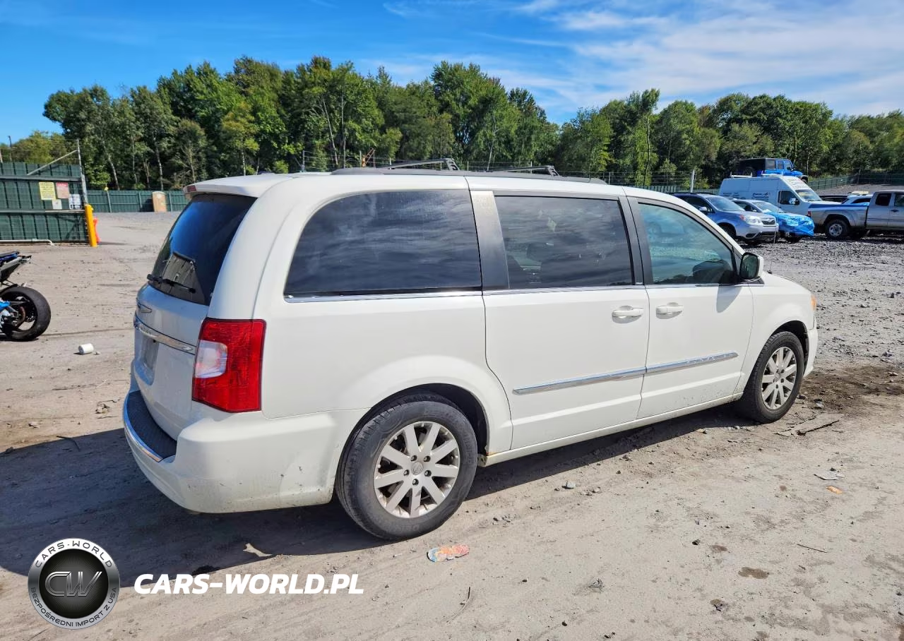 2013 Chrysler Town & Country Touring VIN:2C4RC1BG4DR663680 - 3