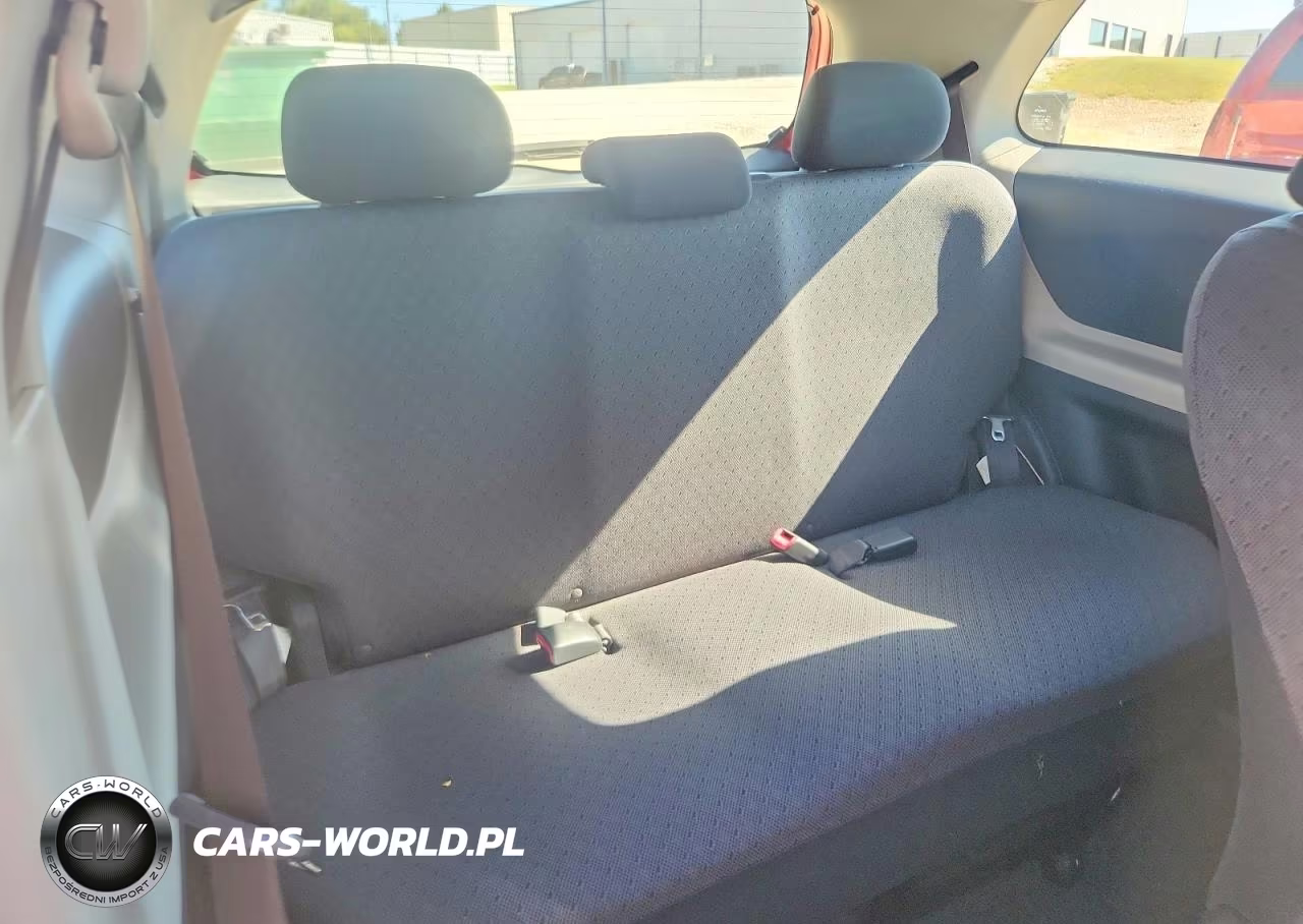 2009 Toyota Yaris Base VIN:JTDJT903X95226430 - 10