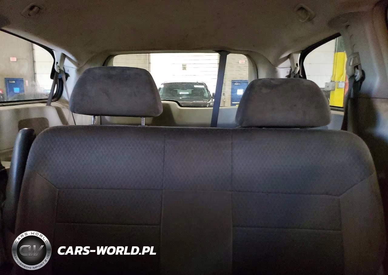 2008 Chrysler Town & Country Lx VIN:2A8HR44H18R734608 - 10
