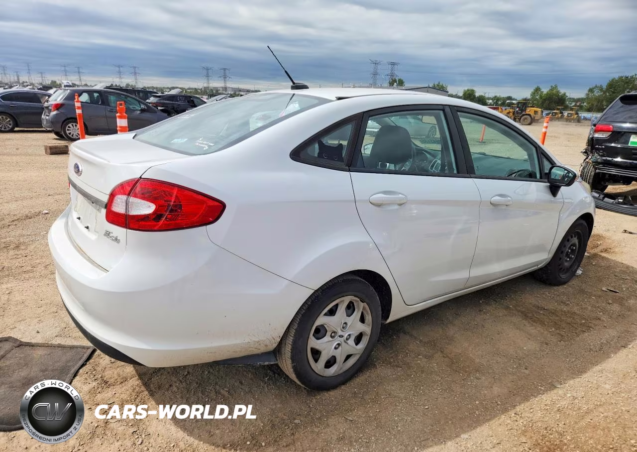 2013 Ford Fiesta Se VIN:3FADP4BJXDM219180 - 3