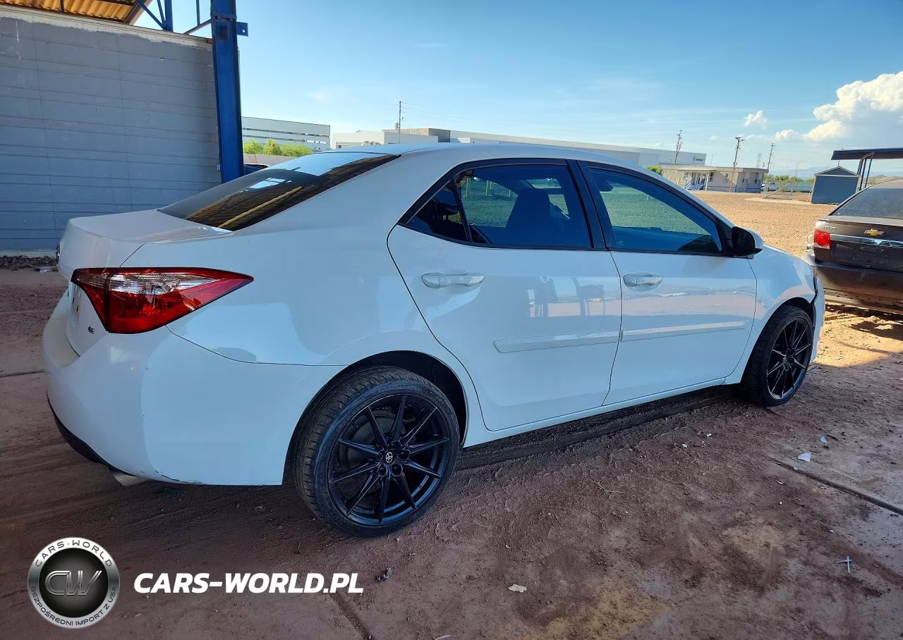 2017 Toyota Corolla Le VIN:2T1BURHE5HC943939 - 3