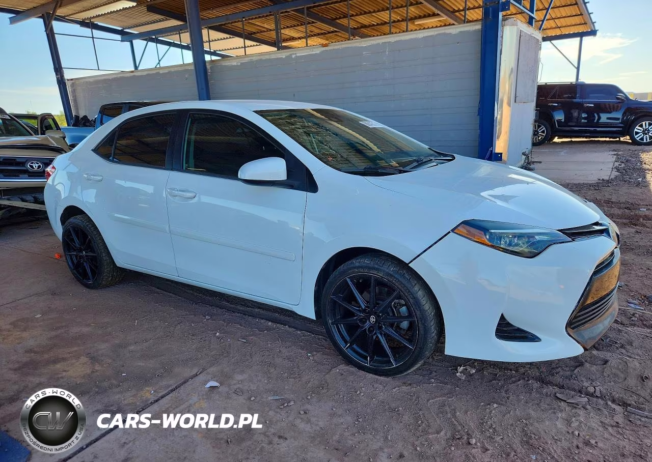 2017 Toyota Corolla Le VIN:2T1BURHE5HC943939 - 4