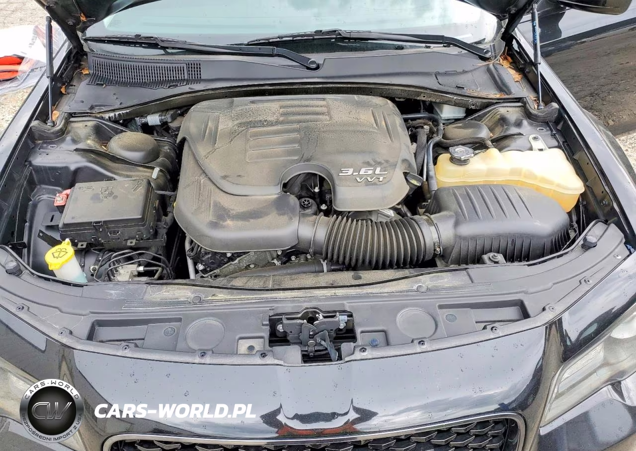 2019 Chrysler 300 Touring VIN:2C3CCAAG0KH746103 - 11