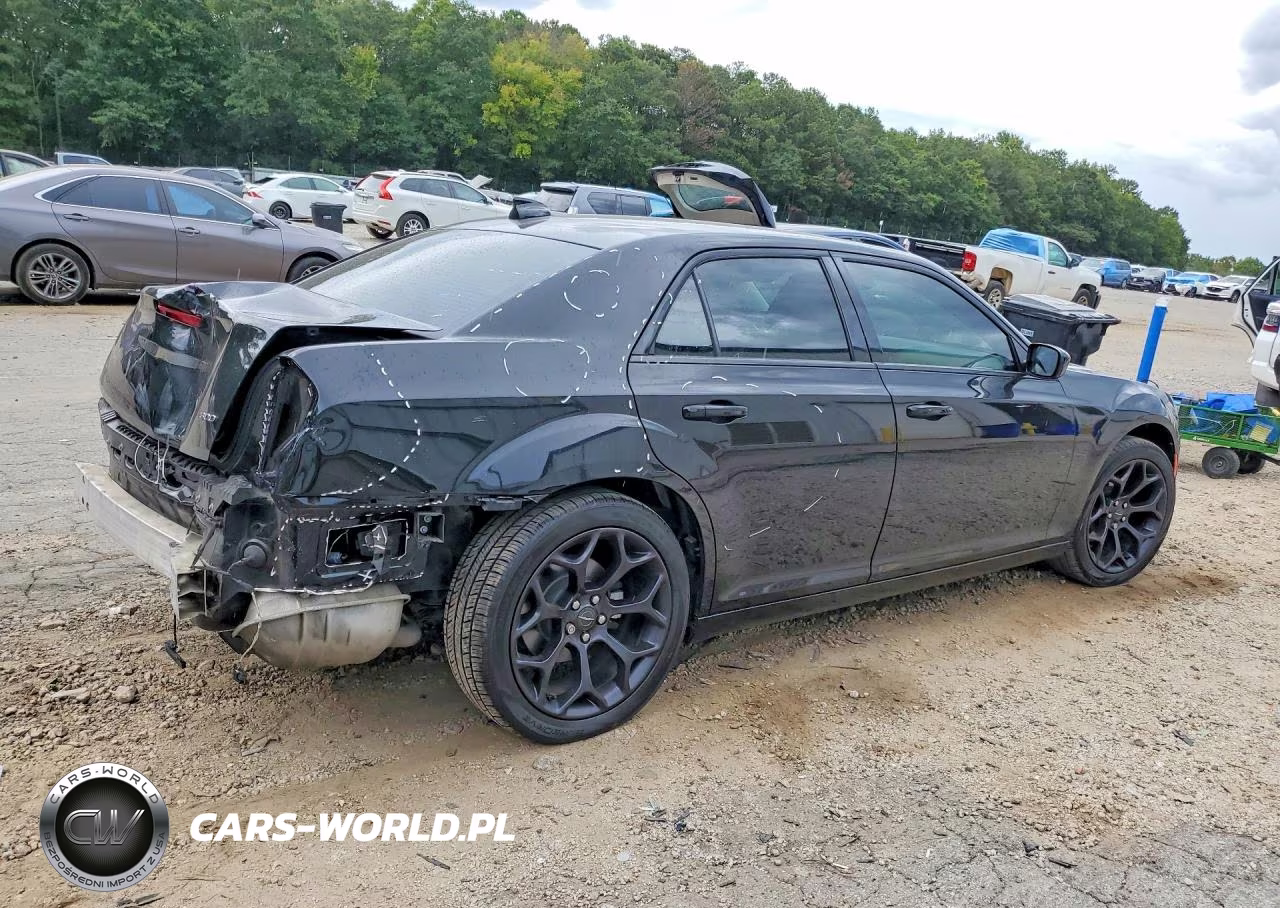 2019 Chrysler 300 Touring VIN:2C3CCAAG0KH746103 - 3
