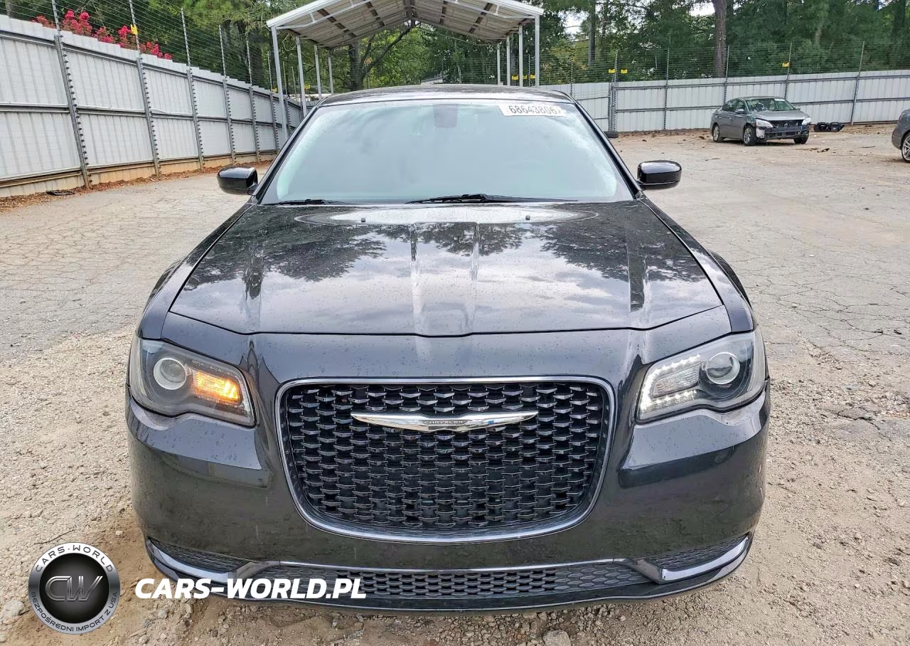 2019 Chrysler 300 Touring VIN:2C3CCAAG0KH746103 - 5
