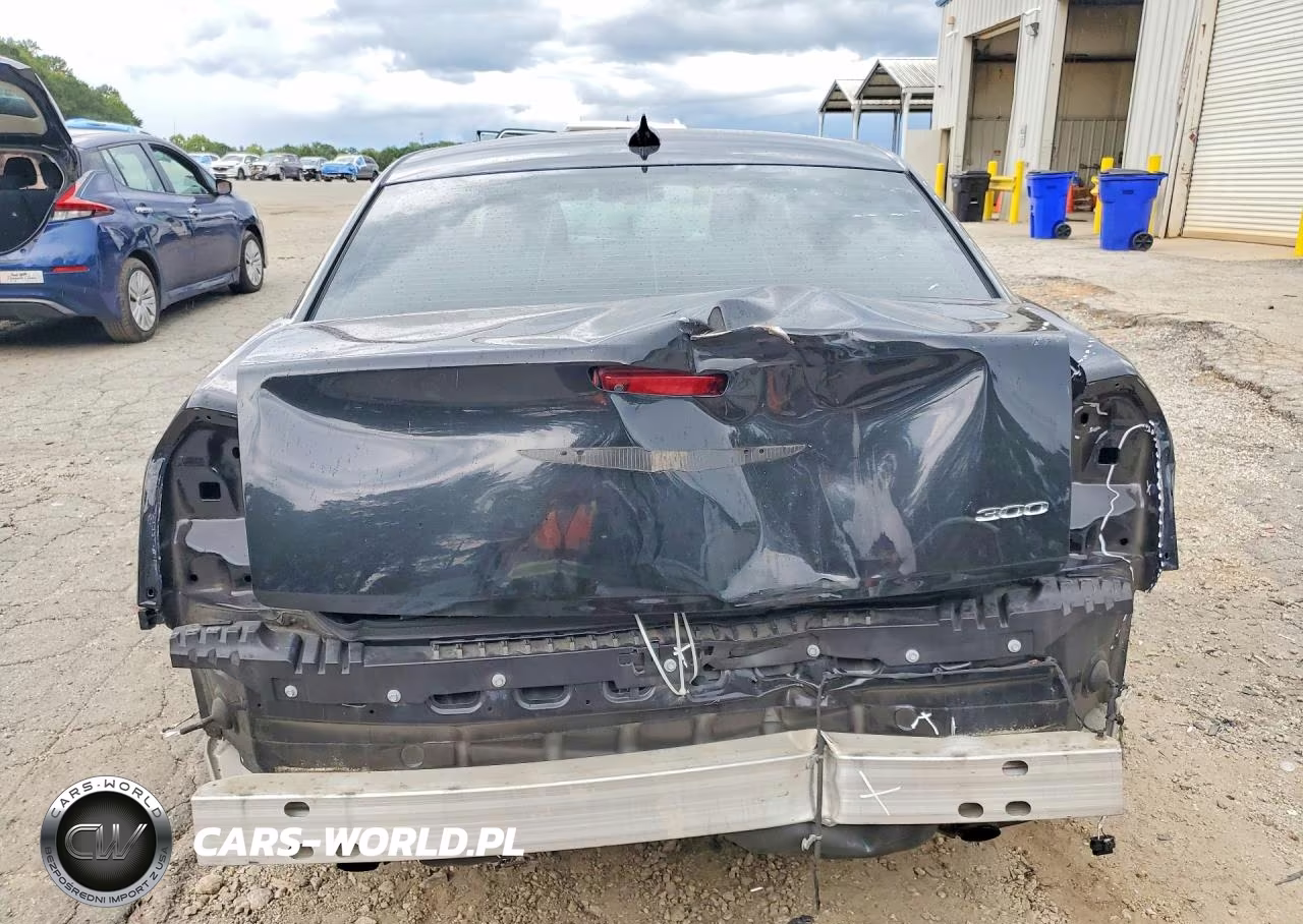 2019 Chrysler 300 Touring VIN:2C3CCAAG0KH746103 - 6