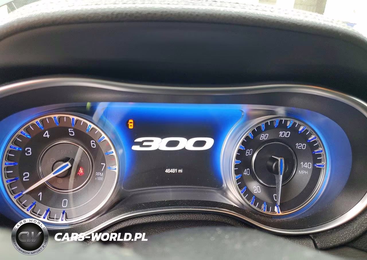 2019 Chrysler 300 Touring VIN:2C3CCAAG0KH746103 - 9